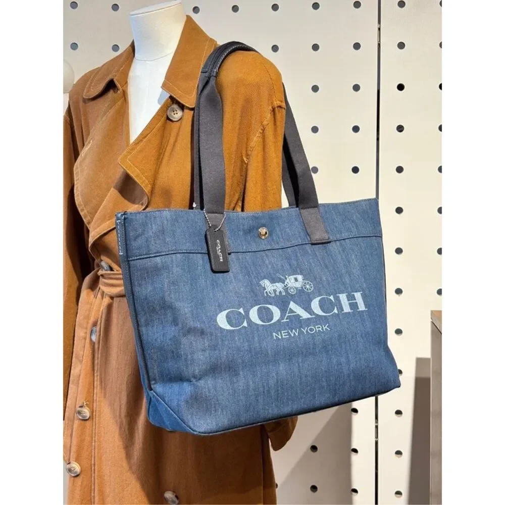 Coach Women Pre-Loved Bag Very Good Condition